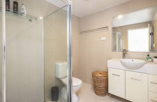 Sunnybank Apartment | 1 Bedroom, Great Location and Walk to train