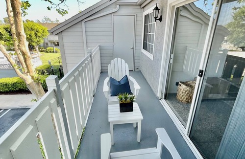 Costa Mesa Apartment | 1 bedroom in lovely Costa Mesa near beaches, Disneyland, and freeways…