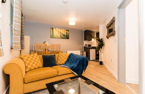 Wigan Apartment | 1 Bedroom Newton Apartment l Free Parking l Wigan Royal Infirmary l Haigh Hall l Central Location