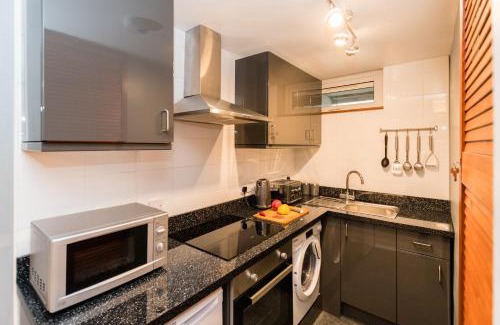 Wigan Apartment | 1 Bedroom Newton Apartment l Free Parking l Wigan Royal Infirmary l Haigh Hall l Central Location