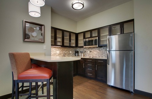 The Colony Condo | 1 Bedroom | Outdoor Pool, Free Wi-Fi & Breakfast