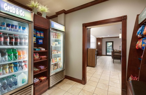 Tampa Condo | 1 Bedroom | Outdoor Pool, Free Breakfast!