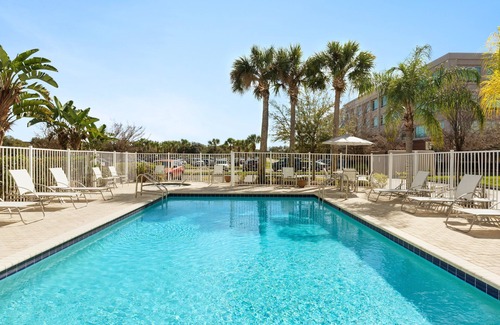 Tampa Condo | 1 Bedroom | Outdoor Pool, Free Breakfast!