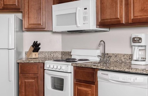 Smith's Memento Resort | 1 Bedroom Suite at Club Wyndham Ocean Walk