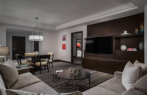 Summerlin South House | 1-Bedroom Suite at a 5⭐️ Hotel