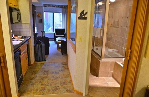 Breckenridge Cabin | 1 Bedroom Suite at the Grand Lodge on Peak 7 Ski in Ski Out. Sleeps 4.