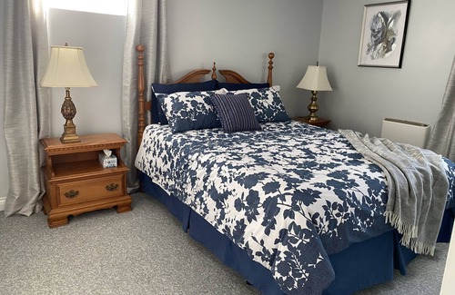 Brantford House | 1 bedroom Suite home away from home (Brantford)
