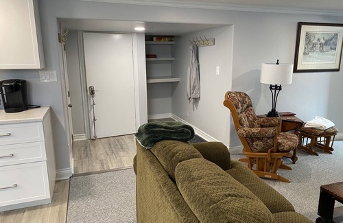 Brantford House | 1 bedroom Suite home away from home (Brantford)