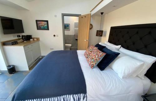 Holt Apartment | 1 bedroom suite in Holt with parking