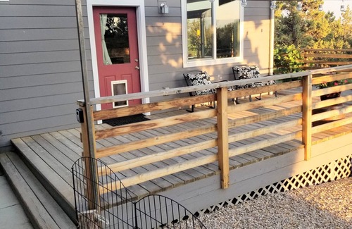 Bend House | 1 bedroom Suite with a view of Mt. Bachelor in welcoming Bend OR.