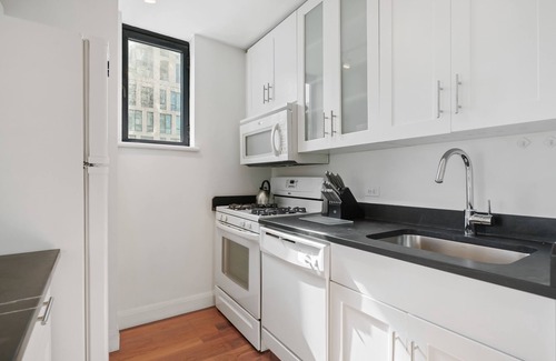 Gramercy Apartment | 1 Bedroom with Balcony Near Union Square
