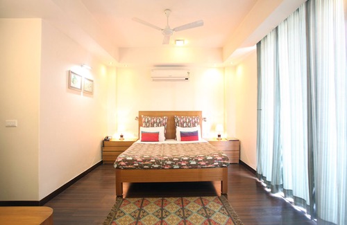 Sector 40 Bed & Breakfast | 1 BHK Serviced Apartment in awarded BnB Property