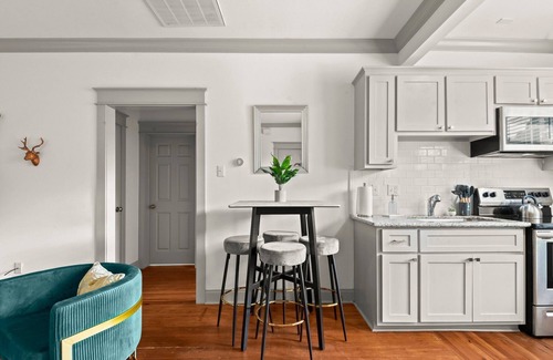 Highlands - Perkins Apartment | 1 Blck from LSU N Gates| 1BR,1BA| Bowlers Special!