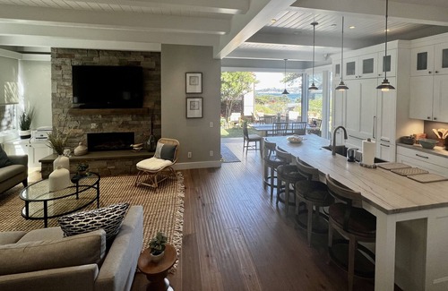 Golden Rectangle House | 1 block from the BEACH and TOWN!