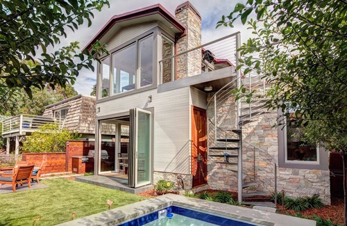 Golden Rectangle House | 1 block from the BEACH and TOWN!