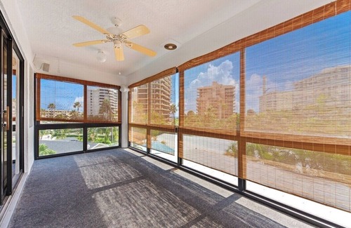 Juno Beach House | 1 Block Walk to Beach ~Private Pool ~ King Bed
