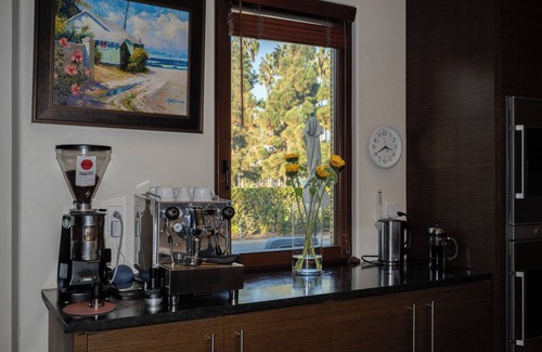 La Jolla Shores House | 1 Block walk to ShoresBeach 4 Bedroom 4bath HotTub Steam&Sauna near restaurants
