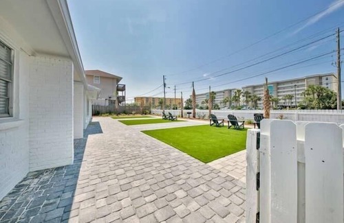 Fort Walton Beach Villa | 1 BR 1 BA Cottage Near Beach + Pickleball Fun