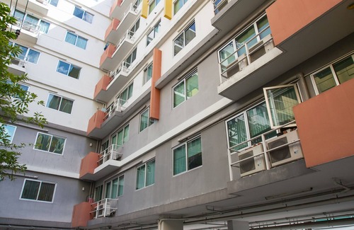 Phra Khanong Nuea Apartment | 1 BR, 5min walk to BTS skytrain "On Nut" station, Fiber Optic WiFi