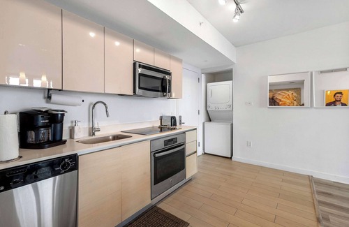 Hallandale Beach Apartment | 1 BR Apartment with Pool & Gym
