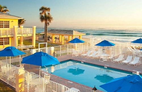Gulf Stream Resort | 1 BR beachfront w/pool in Gulf Stream, FL. Minutes to Atlantic Ave. in Delray