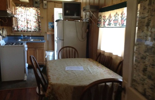 Rockaway Beach Cottage | 1 Br Cottage On Quiet Lake Taneycome W/Boat Slip