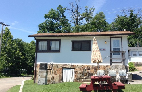 Rockaway Beach Cottage | 1 Br Cottage On Quiet Lake Taneycome W/Boat Slip