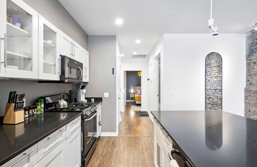 Cultural District Apartment | 1 BR Downtown Vibes – Near Steelers Stadium
