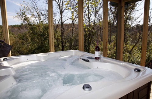 Equality Cabin | 1 BR Hot Tub Cabin- Closest Cabins to Garden of the Gods-Shawnee National Forest