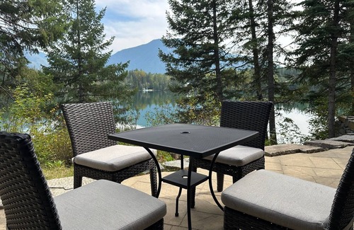 West Glacier Apartment | 1 BR Lakeview, 5 Mins to Glacier