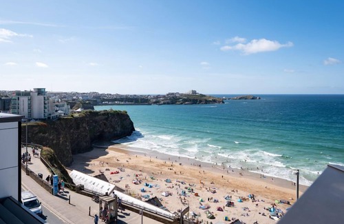 Newquay City Centre Apartment | 1 Cliff Edge - a studio that sleeps 3 guests in 1 bedroom