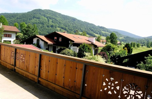 Grashof Apartment | -1- Ferienwohnung Rosenquarz (70qm), Balkon, Küche extra, 2 Schlaf- und 1 Wohn-/Schlafzimmer, max 5 Personen