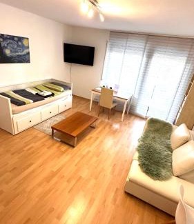 Wiesbaden Apartment | 1-Helles Studio mit Kochzeile -WLAN,Terrasse & kostenfrei parken