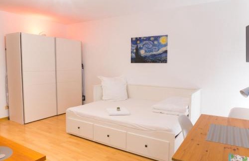 Wiesbaden Apartment | 1-Helles Studio mit Kochzeile -WLAN,Terrasse & kostenfrei parken