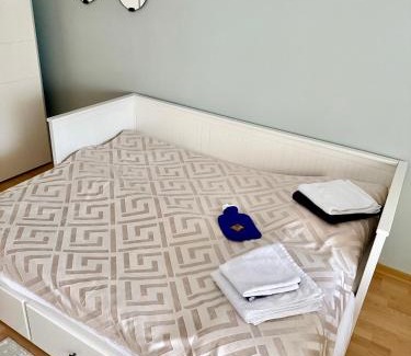 Wiesbaden Apartment | 1-Helles Studio mit Kochzeile -WLAN,Terrasse & kostenfrei parken