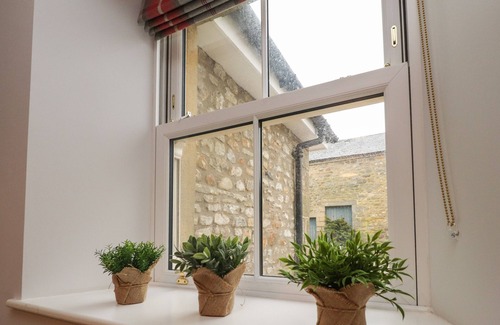 Skipton Cottage | 1 HULL HOUSE COTTAGE, pet friendly, with a garden in Hellifield