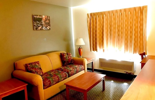 Kellogg Apartment | 1 King Bed with Recliner at FairBridge Inn & Suites Kellogg