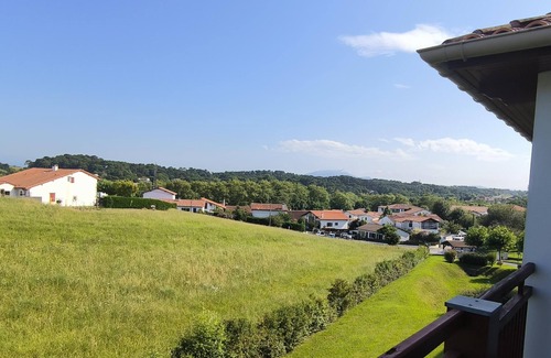 Bidart Apartment | 1 km from the sea, quiet apartment with view of the countryside, on second floor