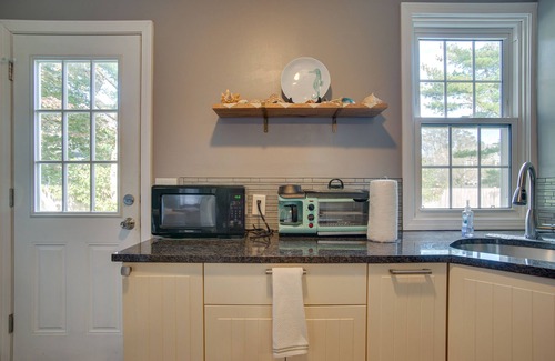 South Yarmouth Apartment | ~ 1 Mi to Beach: Cape Cod Apt in South Yarmouth