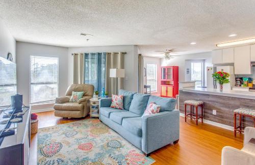 North Myrtle Beach Apartment | 1 Mi to Beach Golf Glenn Villas Condo with Pool