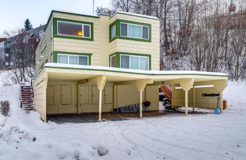South Addition Apartment | 1 Mi to Dtwn Cozy Condo in Anchorage!