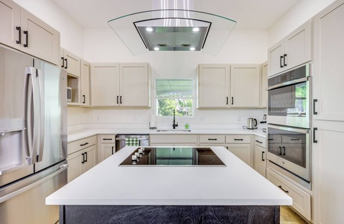 Eastside Promise Neighborhood House | 1 Mi to Dtwn San Antonio: Sleek Bungalow w/Yard!