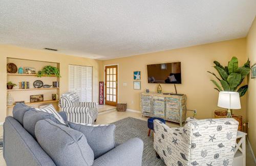 Stuart House | 1 Mi to Dtwn Stuart Bright Home with Pool and Spa!