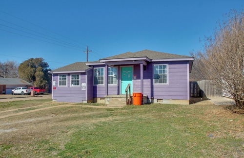 Lawton Cottage | 1 Mi to Fort Sill: Pet-Friendly Gem in Lawton