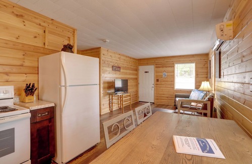 Greers Ferry Cabin | 1 Mi to Greers Ferry Lake: Cabin w/Pool Access
