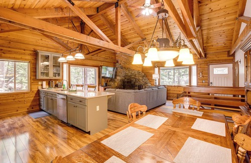 Upper Kingsbury House | 1 Mi to Heavenly Resort: Cozy Home w/Deck!