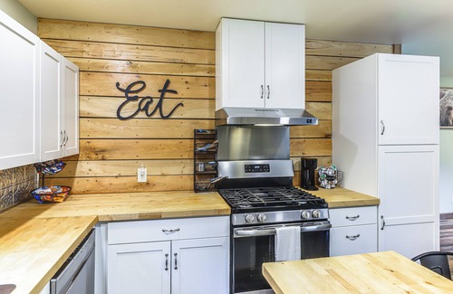 Lynx Cabin | 1 Mi to Hunting: Cozy & Secluded Stout Cabin