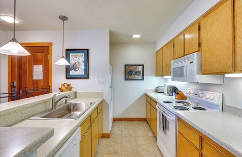 Lakeside Village Condo | 1 Mi to Keystone Ski Lift: Lakefront 4-Season Gem