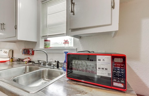 Joplin House | 1 Mi to Main St Joplin: Cozy Home w/Shared Yard!