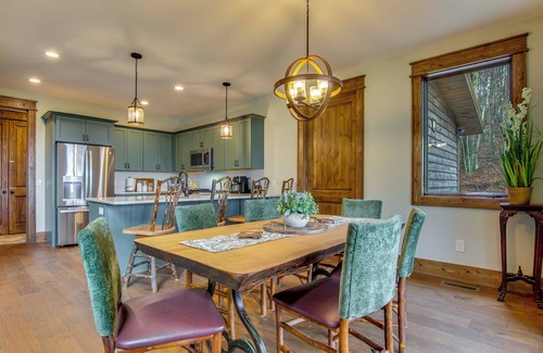 Glenville House | 1 Mi to Panthertown Valley: Mountain Lodge w/Deck
